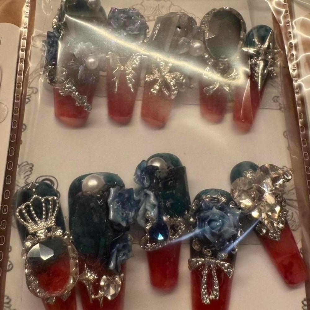 Regal Romance Nail Set – Red,‎ Blue & Crown Gems (Medium)